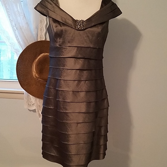 Size 12 pewter cocktail/mother of the bride dress - Picture 2 of 8